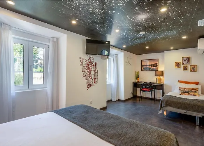 Wine House - & Couette-café 4*