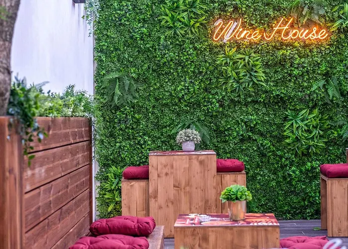 Wine House - & Couette-café 4*